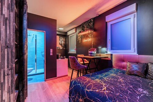 Chic Studio Black & Gold | Business & Romantic Stay | Netflix, - Near Strasbourg