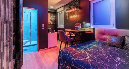 Chic Studio Black & Gold | Business & Romantic Stay | Netflix, - Near Strasbourg