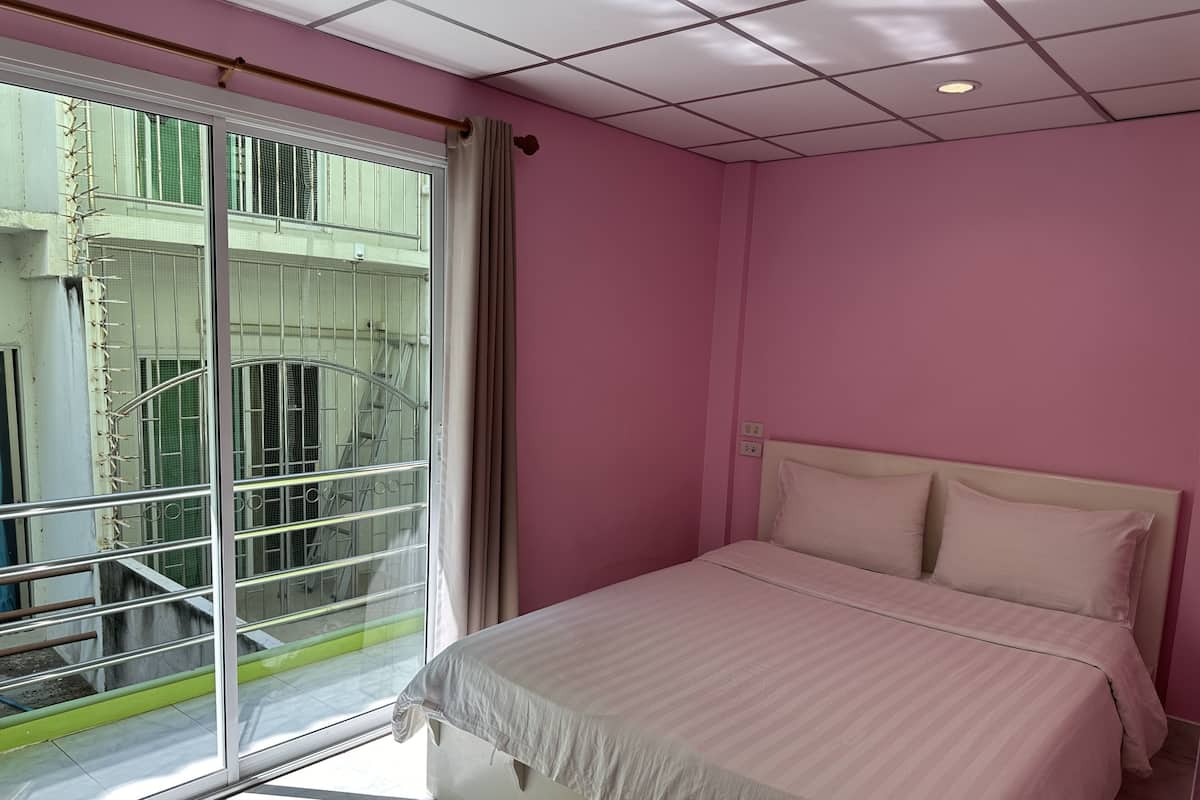 Standard Double Room | Desk, free WiFi, bed sheets