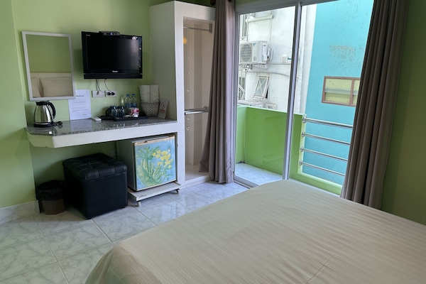 Standard-herbergi með tvíbreiðu rúmi | Skrifborð, ókeypis þráðlaus nettenging, rúmföt