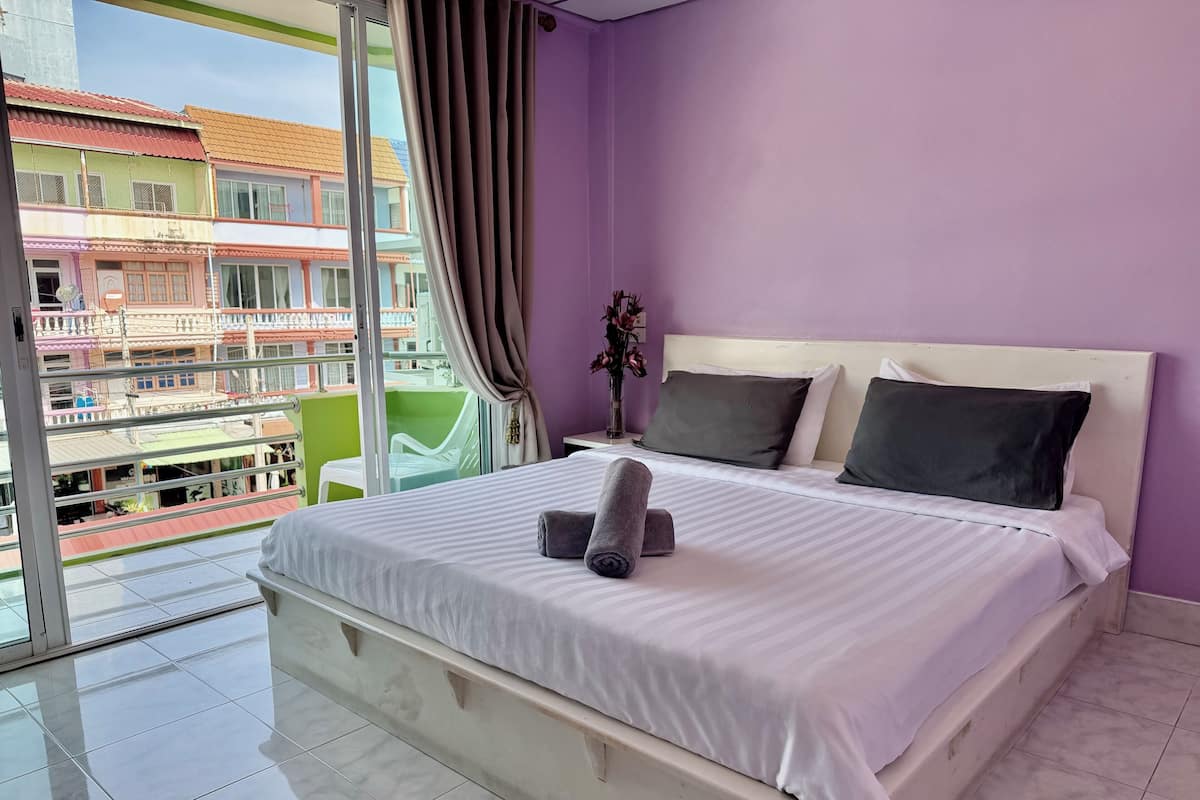 Desk, free WiFi, bed sheets