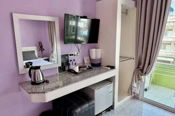 Desk, free WiFi, bed sheets