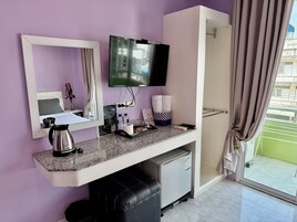 高级双人房 | 办公桌、免费 WiFi、床单