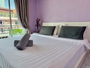 Desk, free WiFi, bed sheets - The Beach INN Cha-Am (Cha-am)
