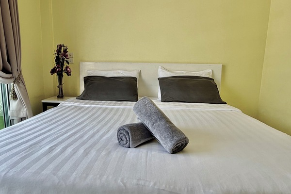Desk, free WiFi, bed sheets