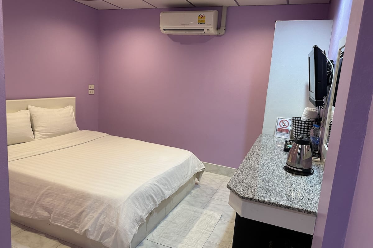 Economy Double Room | Desk, free WiFi, bed sheets