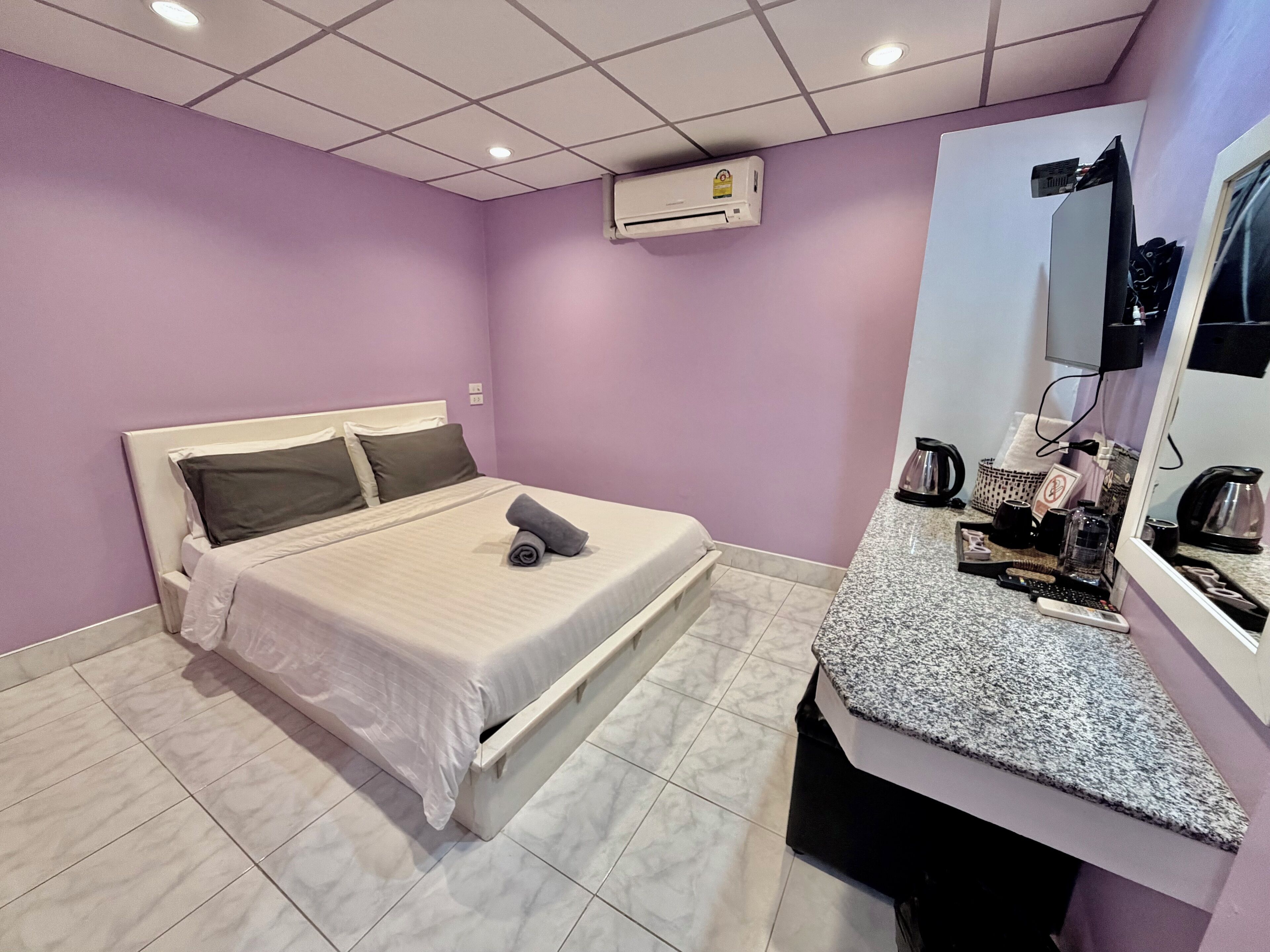 Economy Double Room | Desk, free WiFi, bed sheets