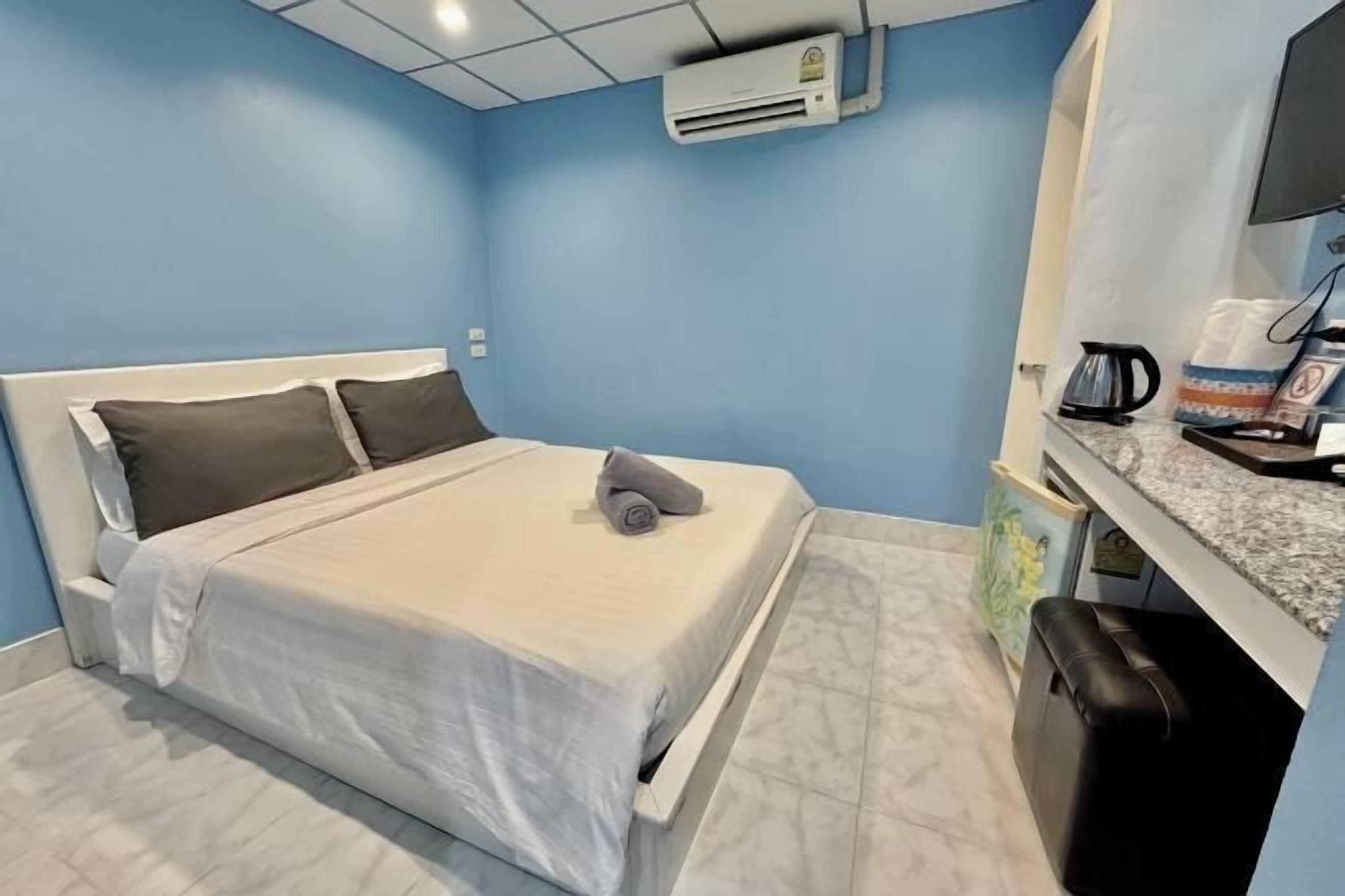 Desk, free WiFi, bed sheets