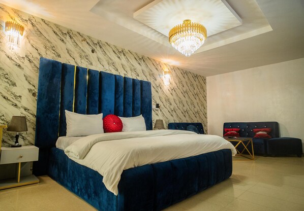 Luxury Room | 1 bedroom, desk, blackout curtains, free WiFi - Royalty Place Hotel (Lagos)