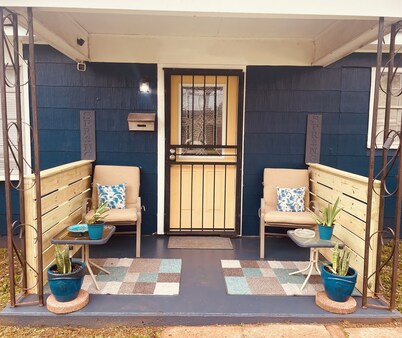 King queen, sweet cozy, and quiet old urban Neighbourhood, charming perfect stay