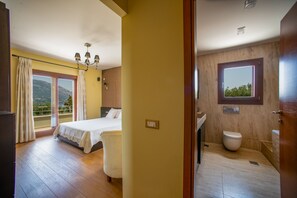 5 quartos, ferros/tábuas de passar roupa, Wi-Fi, roupa de cama