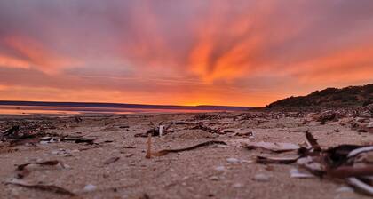 The Flinders Coastal Seafront Shack - uninterrupted views of the Spencer Gulf