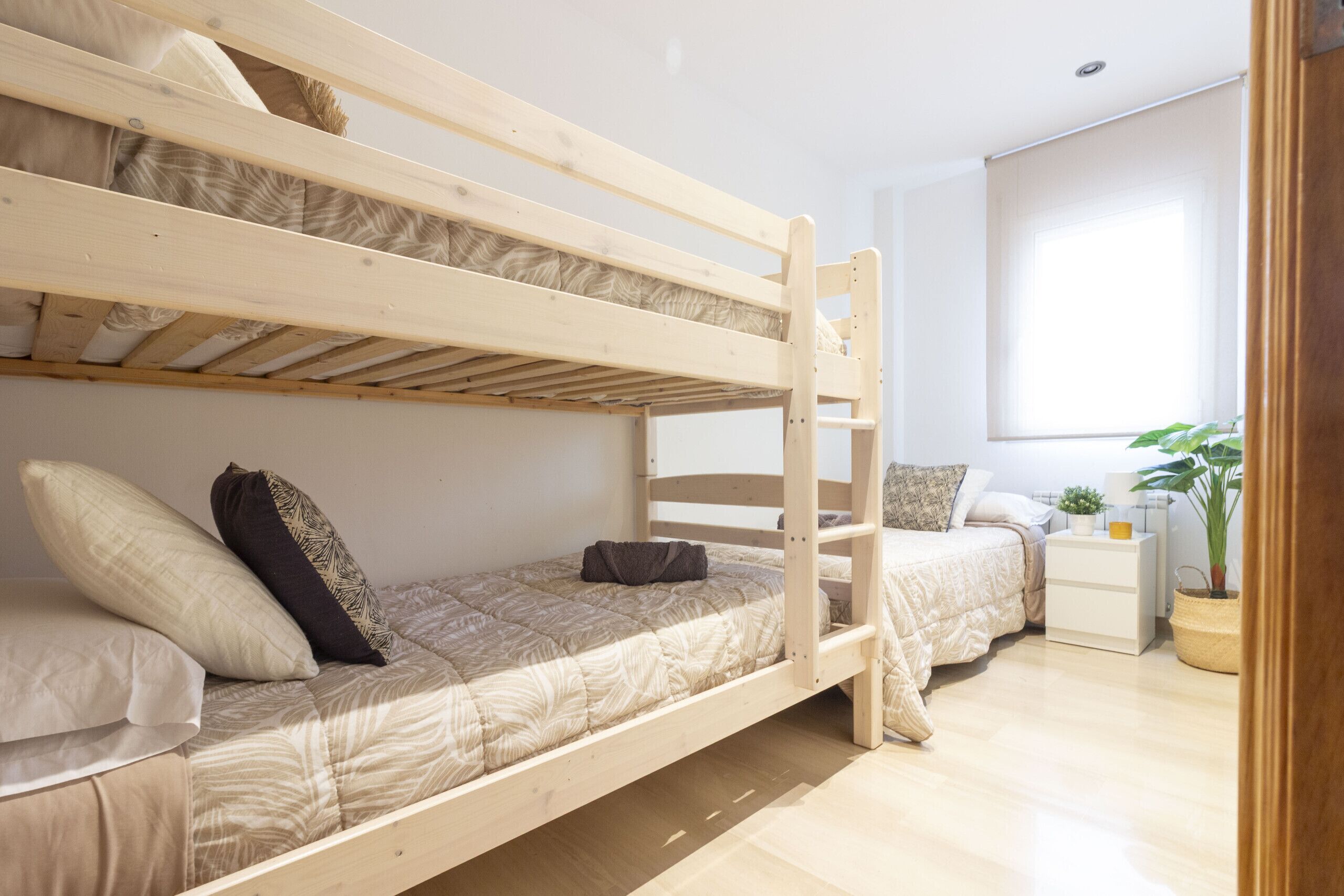 5 chambres, fer et planche à repasser, lit parapluie, Wi-Fi gratuit