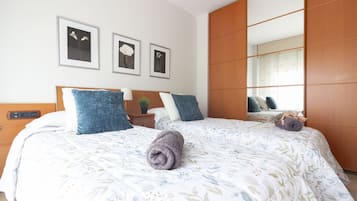 5 slaapkamers, een strijkplank/strijkijzer, reisbedje, gratis wifi
