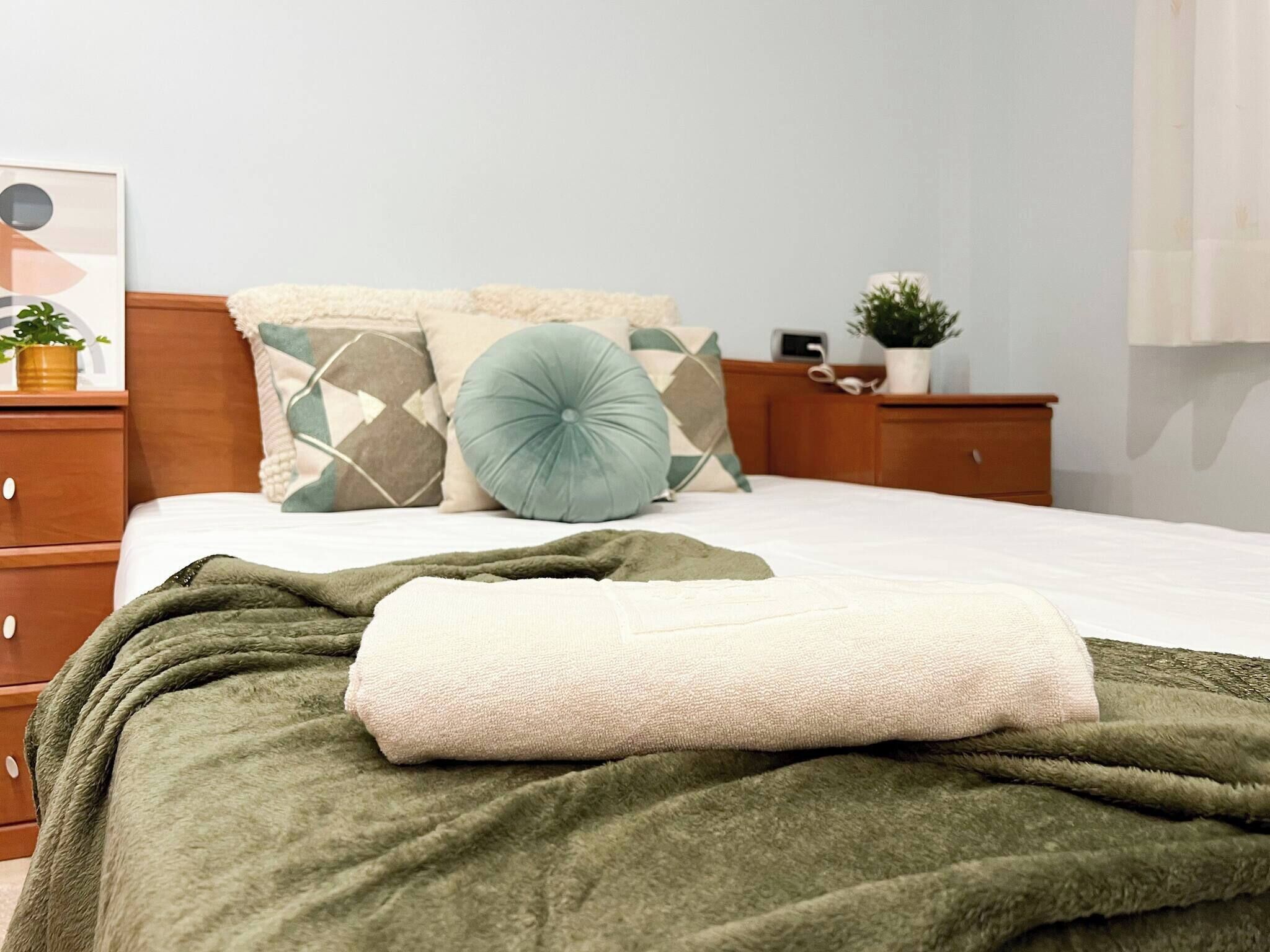 5 slaapkamers, een strijkplank/strijkijzer, reisbedje, gratis wifi