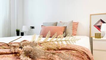 5 slaapkamers, een strijkplank/strijkijzer, reisbedje, gratis wifi