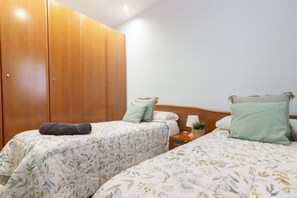 5 chambres, fer et planche à repasser, lit parapluie, Wi-Fi gratuit