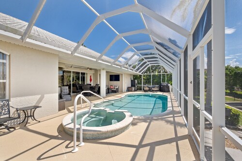 Tranquility with Divine Sunsets in Vacation Land -Sleeps 8 -Pet Friendly