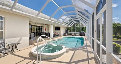 Tranquility with Divine Sunsets in Vacation Land -Sleeps 8 -Pet Friendly