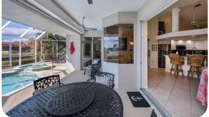 Outdoor dining - Tranquility with Divine Sunsets in Vacation Land -Sleeps 8 -Pet Friendly (Punta Gorda)