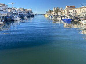 Marina - Appartement Meuble Centre Ville -grau DU ROI -front DE Mer- Rive Gauche- 4/5pers (Le Grau-du-Roi)