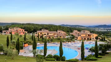 Seasonal outdoor pool, pool loungers