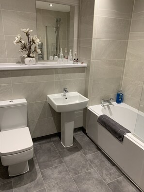 Apartment | Bathroom - Stunning two bed City Center Apartment (Liverpool)