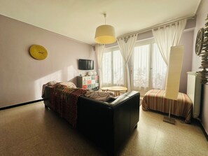 TV - Charming quiet T3 in Collioure, near the beach (Collioure)