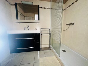 Bathroom - Charming quiet T3 in Collioure, near the beach (Collioure)