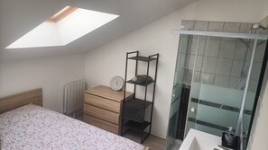 1 bedroom, desk, iron/ironing board, travel cot - F1 Duplex Entièrement Rénové (Lamalou-les-Bains)
