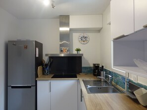 Kjøleskap, mikrobølgeovn, ovn og oppvaskmaskin