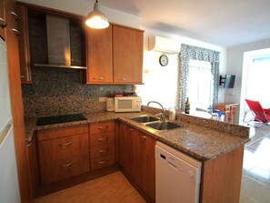 Mikrowelle, Ofen, Herdplatte, Geschirrspüler