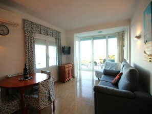 TV - Cozy Apartment in Quiet Area, Pets Allowed (Llançà)