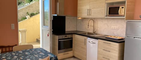 Refrigerador, microondas, horno y lavavajillas