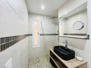 Hair dryer, towels