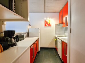 Kühlschrank, Mikrowelle, Geschirrspüler