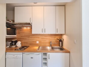 Kühlschrank, Herdplatte, Geschirrspüler