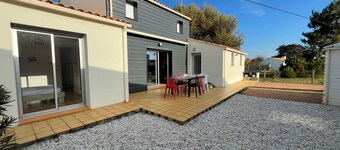 Spacious house 350m from beach, 5 bedrooms, quiet area