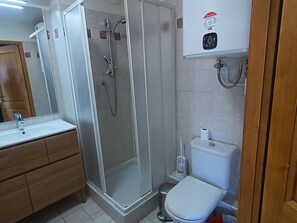Bathroom - Renovated studio with terrace, garden, and parking in Montgenèvre - 4 pers. (Montgenèvre)