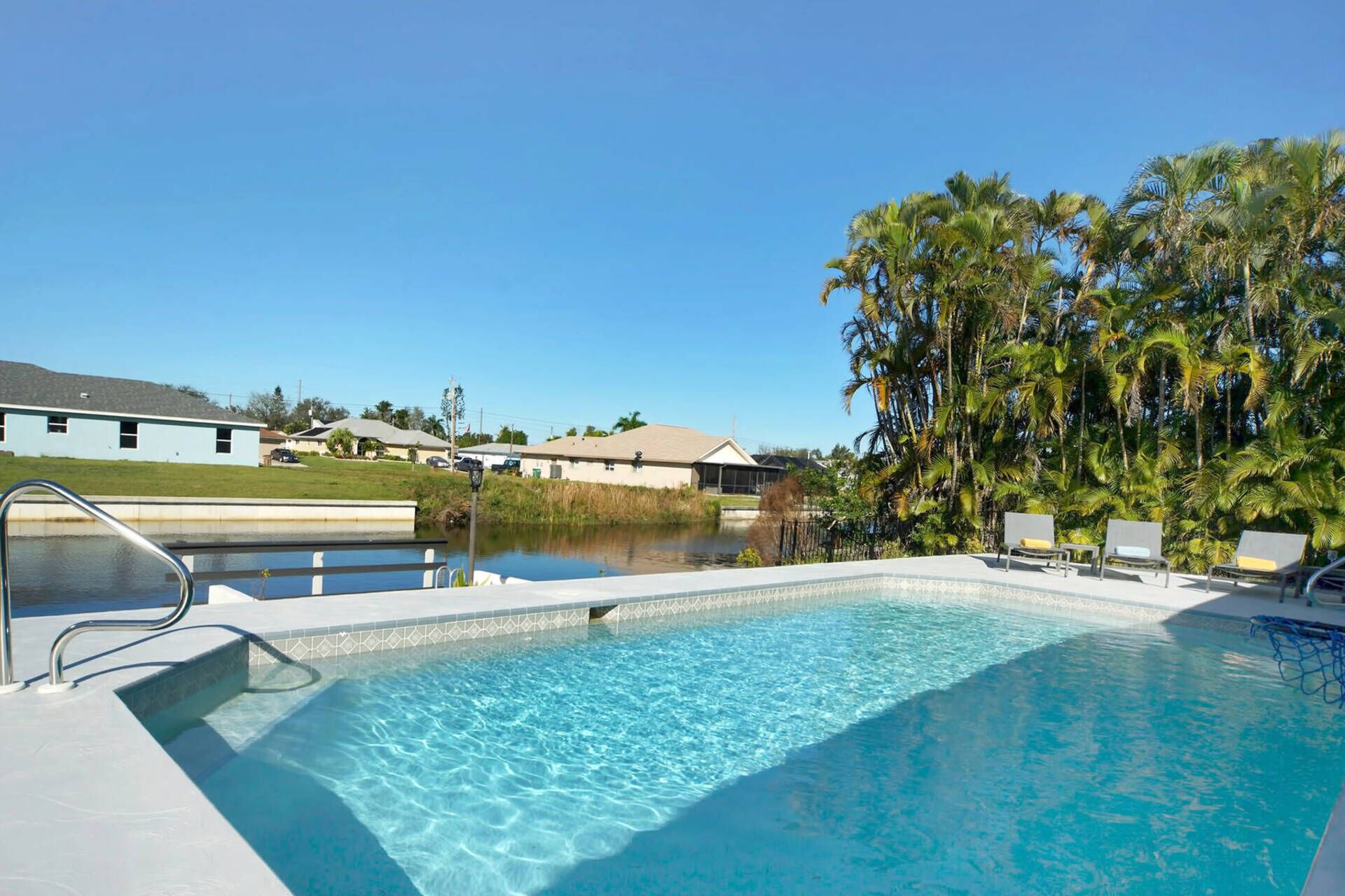 NEW! Villa Sunkiss, Cape Coral. Stylishly renovated & heated pool.