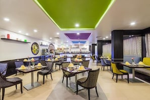 Petit déjeuner buffet servi tous les jours en supplément