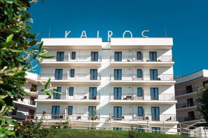 Front of property - Kairos Hotel (Quarto)
