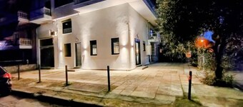 Minimal Condo Trikala Town