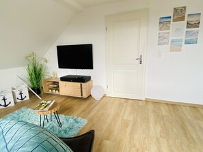 Smart TV, books, video library, stereo - Deck 7: 62qm, 3 Zimmer, 4 Personen, 2 Schlafzimmer, Hochwertige Ausstattung (Wangerooge)