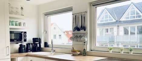 Fridge, microwave, oven, stovetop