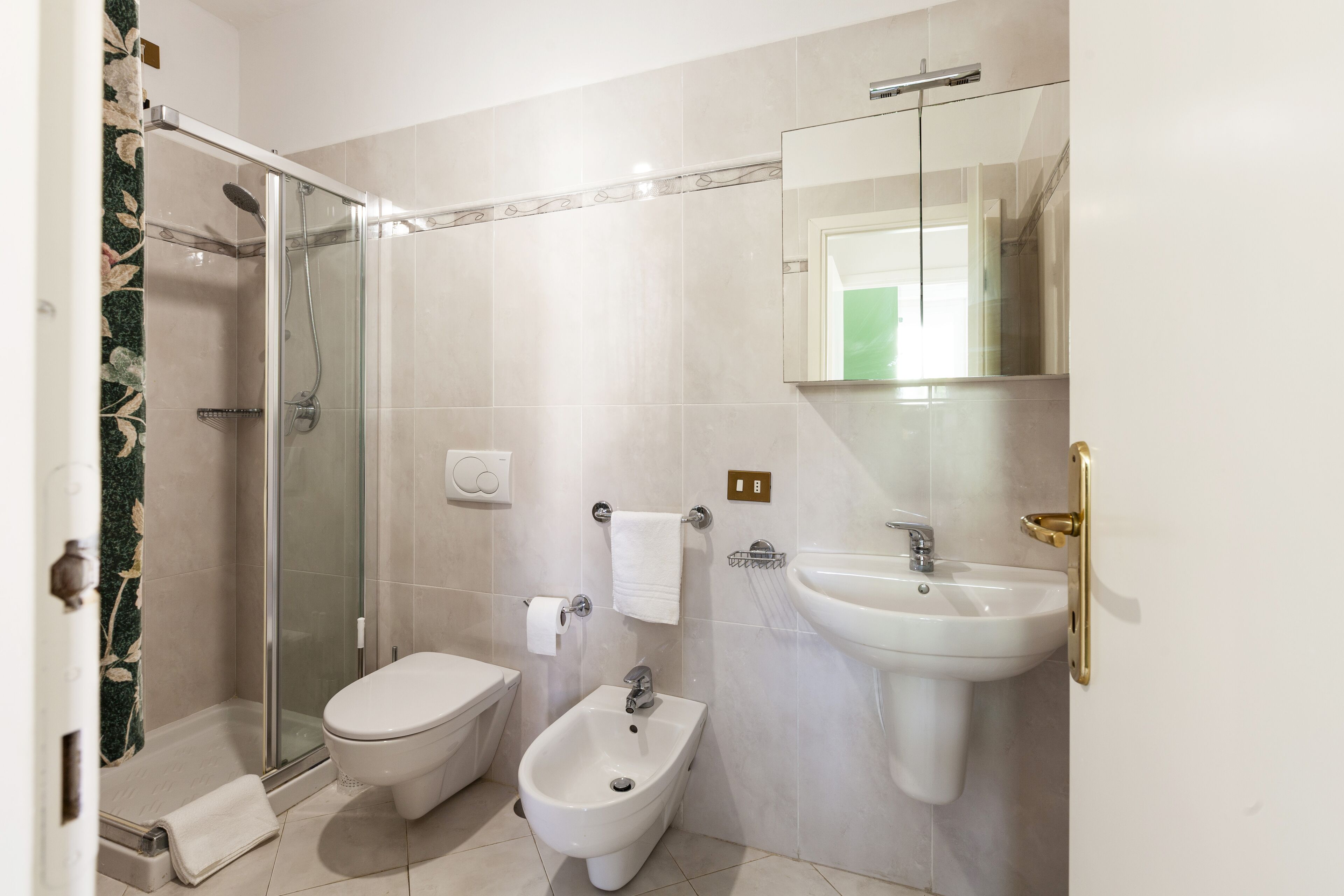 Dusche, Bidet, Toilettenpapier