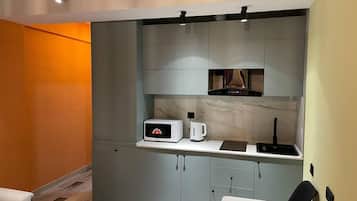 Departamento | Cocina privada | Refrigerador, microondas, horno y tetera eléctrica