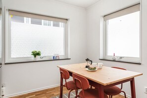 Unclassified image, 4 of 11, button