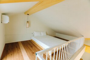 Comfort Duplex | Premium bedding, memory foam beds, free minibar, individually decorated - X-Stay (Hai Phong)