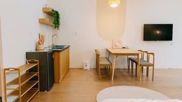 Dobbeltrom – comfort | Eget kjøkken | Kjøleskap, kokeplater, vannkoker og riskoker